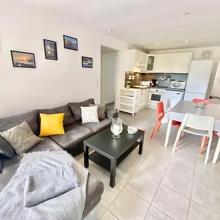 Apartment Rez De Jardin Albatros 8 Pax Front De Mer Saint-Raphael (Var)